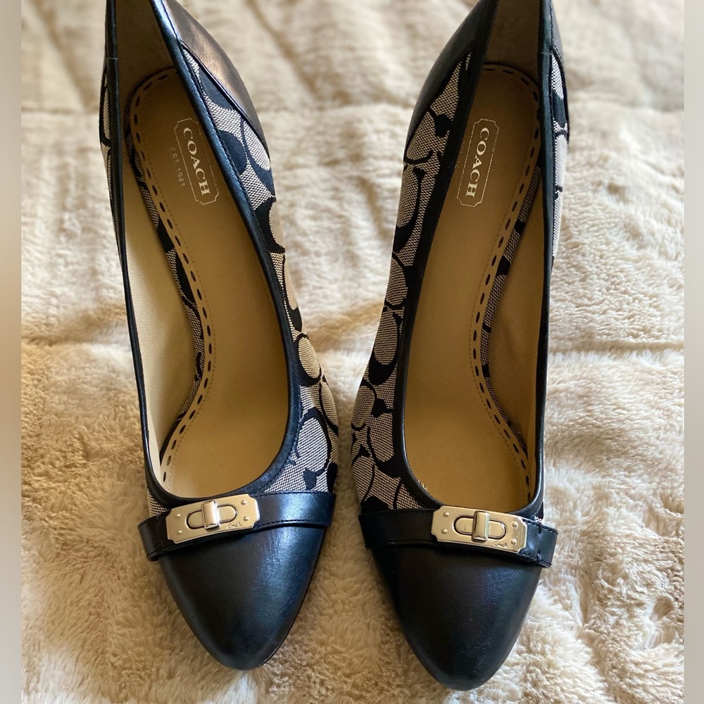 Coach Navy blue women’s waverly pump